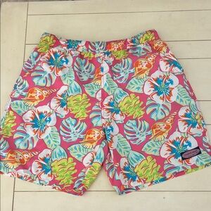 VineyardVines board shorts like new.(in facts,inside looks never worn.#3132